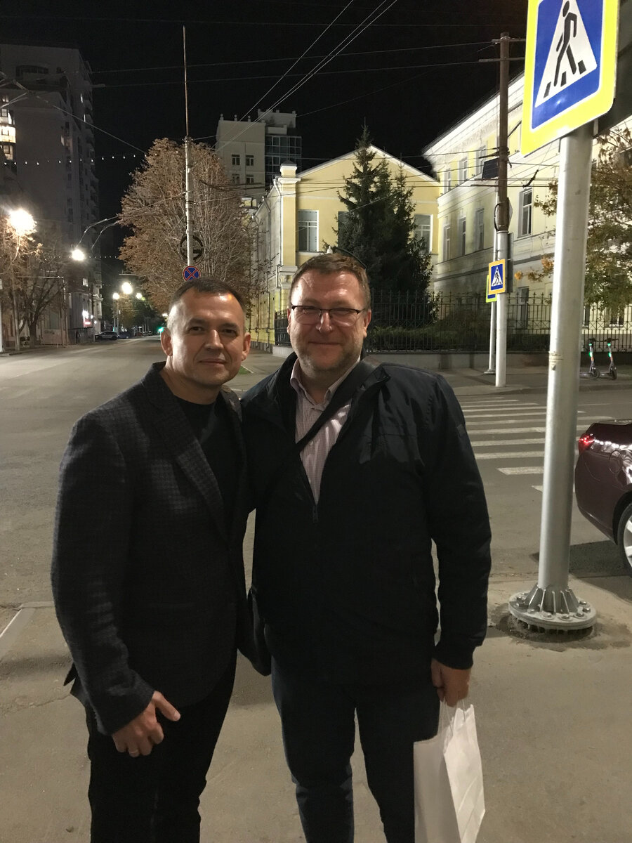 Президент Саратовского Сигарного Клуба Александр Чурадаев и Чрезвычайный и Полномочный Посол Словакии в России Любомир Регак