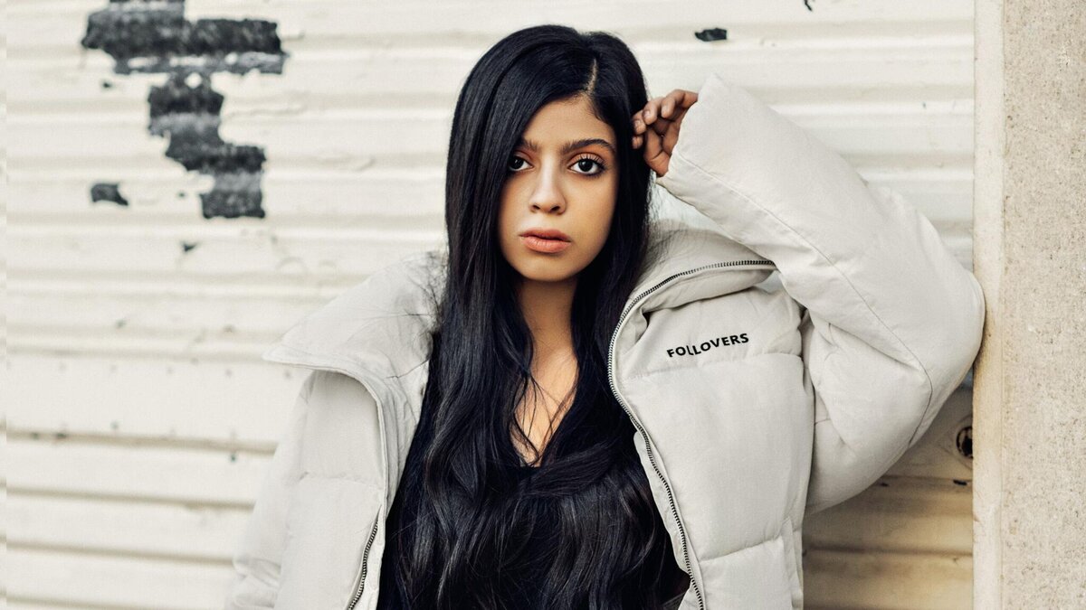    Как носить укороченные куртки осенью и не мерзнуть: совет стилиста© Unsplash / Халед Гариб