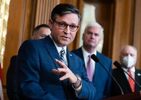    Джонсон предложил проект для предотвращения шатдауна без помощи Украине и Израилю