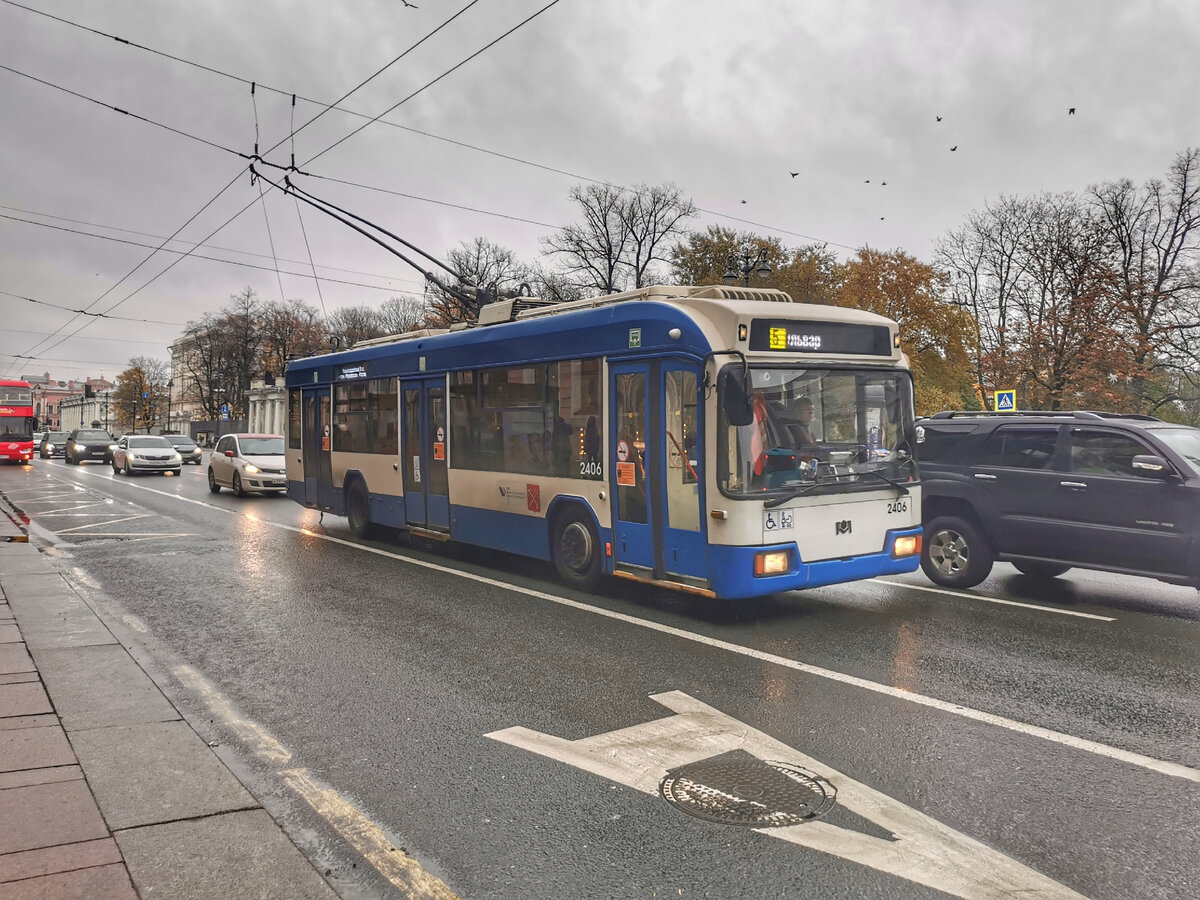 Троллейбус 2406 БКМ 321 на маршруте № 5 на Невском проспекте.