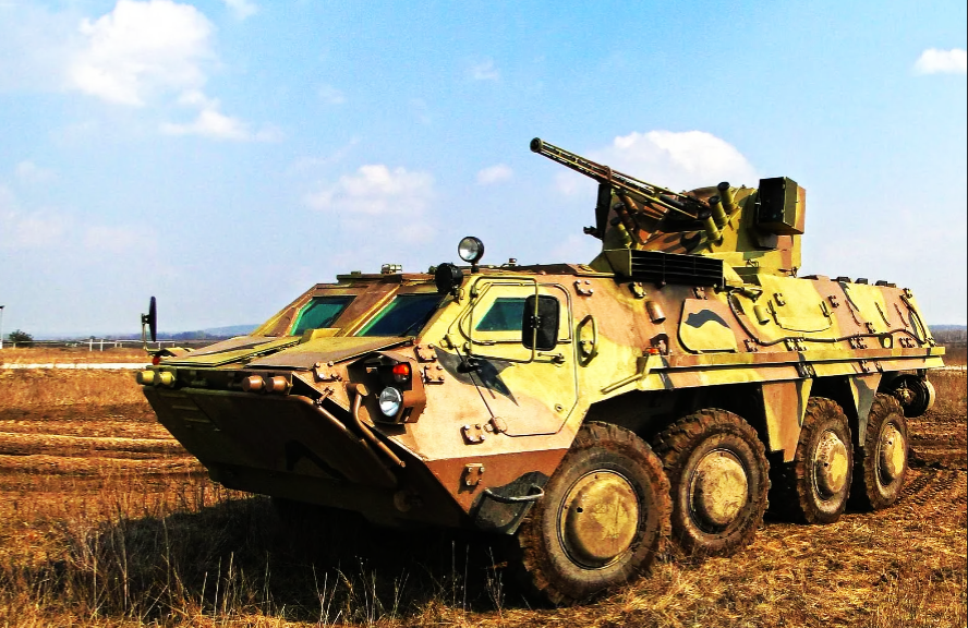 За бортовой бронедверью мехвода виден характерный короб эжектора двухтактного турбодизеля 3ТД-3А, правее- выпускной коллектор.                                                                                                             Фото: ХКБМ им. А.А. Морозова