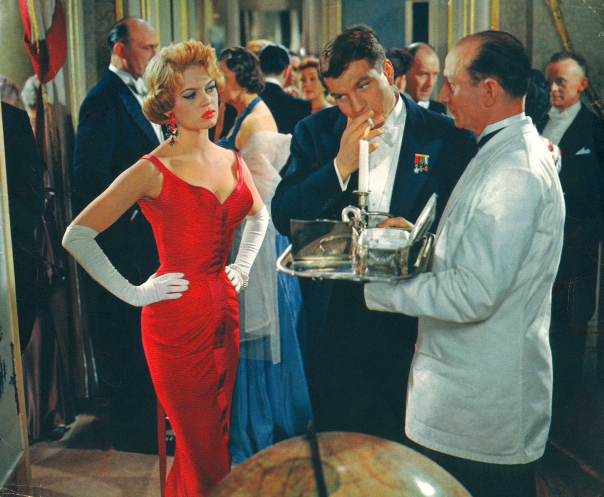 (в список включены также картины совместного производства) В целом фильмы из первой десятки зрительских предпочтений кинопроката 1957 года привлекли в кинозалы Франции от 3,0 млн. до 4,9 млн. зрителей.-2