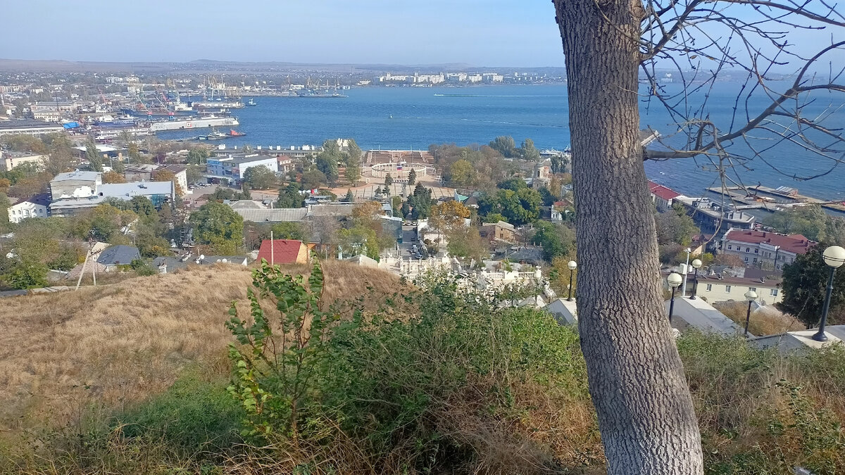 Вид на Керчь с горы Митридат. Ноябрь 2023 года. Фото Елены Кузнецовой.