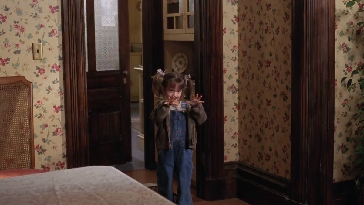 Маленькая Пайпер замораживает друга.