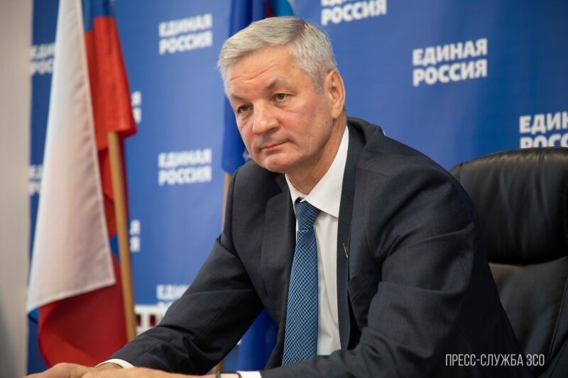   Череповчанки были детьми, когда началась Великая Отечественная. Сейчас они помогают плести маскировочные сети и пишут послания бойцам.