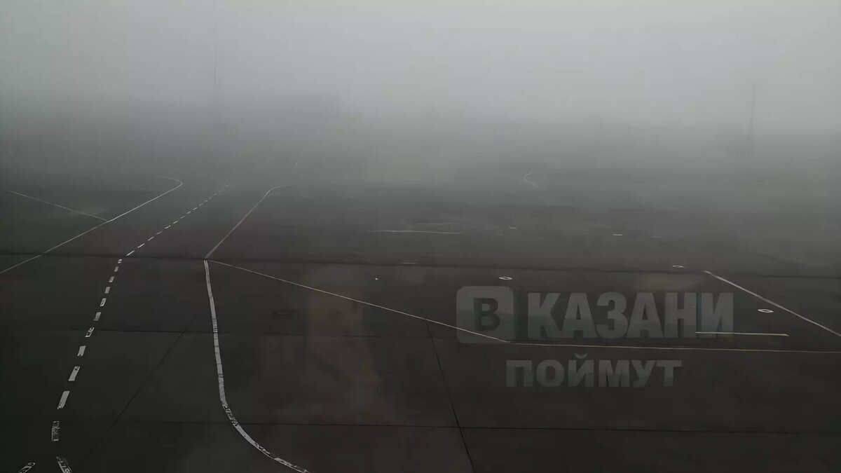     В казанском аэропорту не смогли сесть ряд самолетов. В социальных сетях пользователи заверили, что причина в непогоде. Соответствующая публикация появилась в Telegram-канале «Казань на максималках».