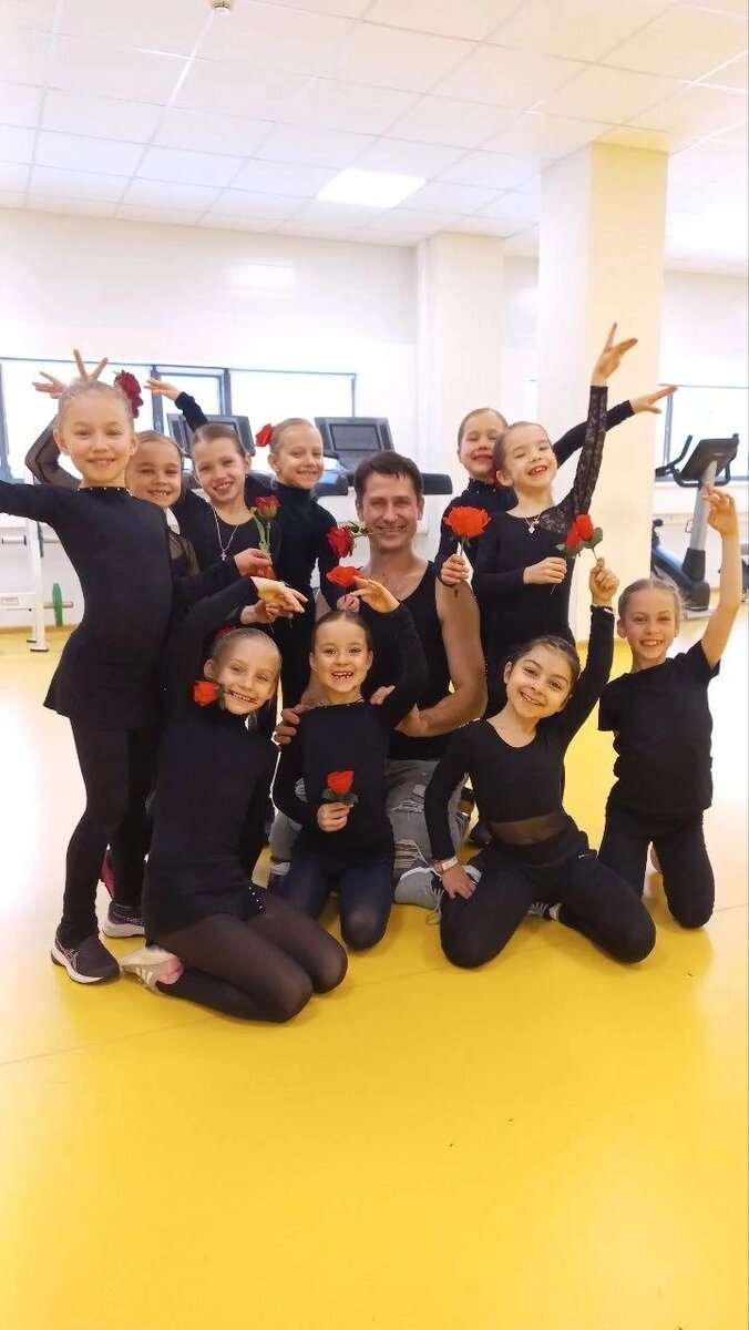 Алексей Железняков с воспитанниками.