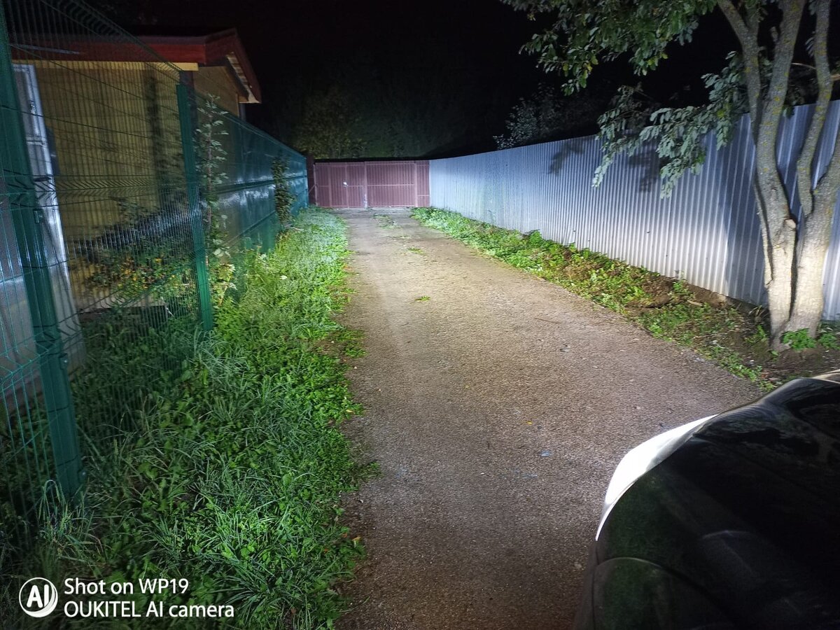 Мощность ламп 140 ват (70 ват на лампу). Цоколь Н1. 6000К белое свечение.