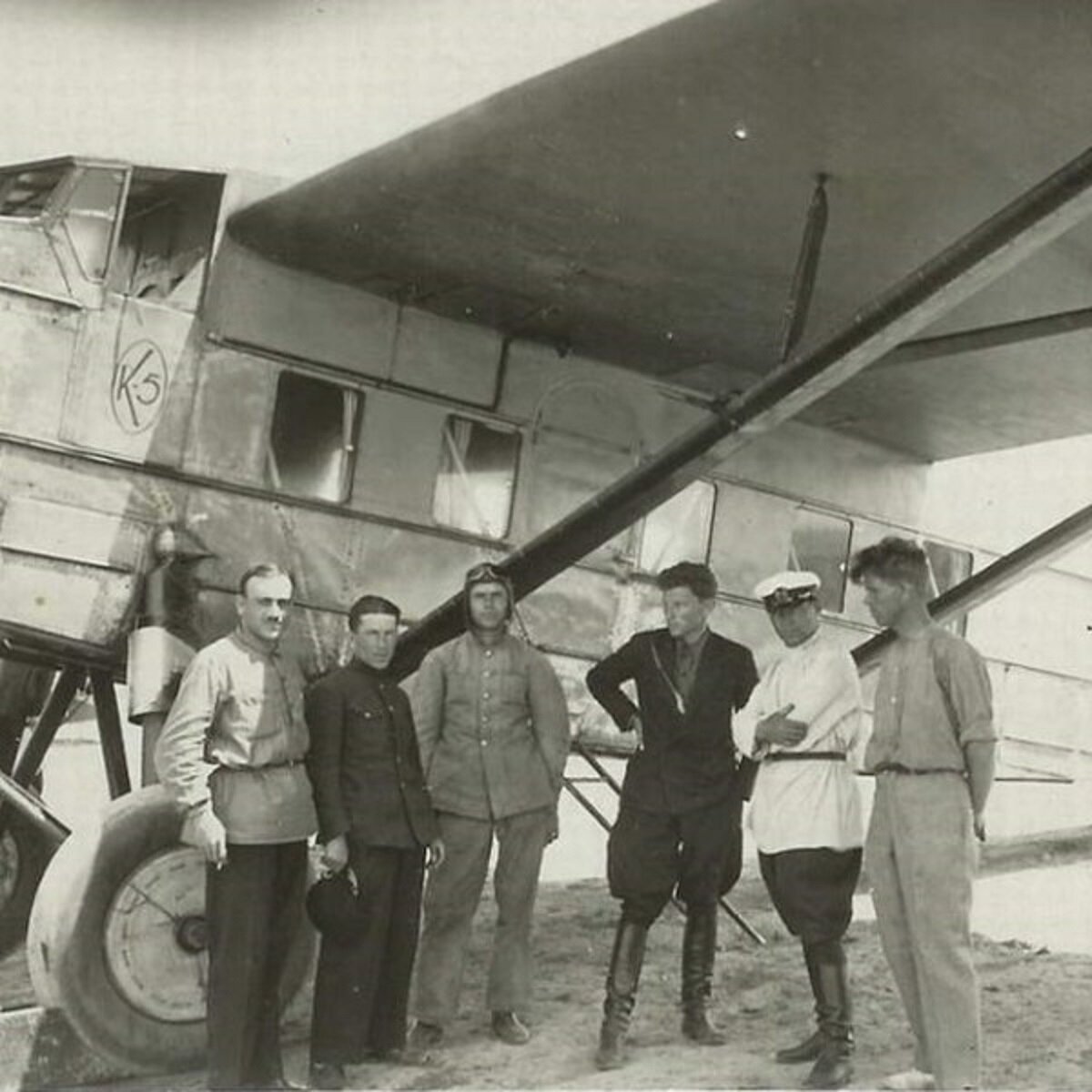 Советская машина бетонный самолет. 18 Октября 1929 первый полёт пассажирского самолёта к-5 к а Калинина. Калинин к-5 самолет. Пассажирский самолёт 1930. Пассажирские самолеты СССР 30-Х.