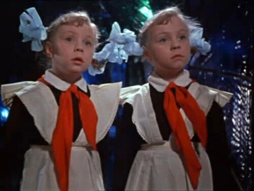 Оля (О. Юкина) и Яло (Т. Юкина). Источник: kino-teatr.ru