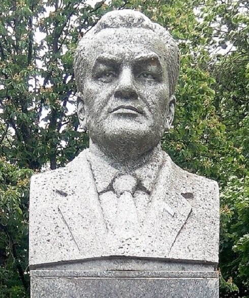 Памятник Петру Степановичу Непорожнему в городе Яготин (изображение из открытых источников)