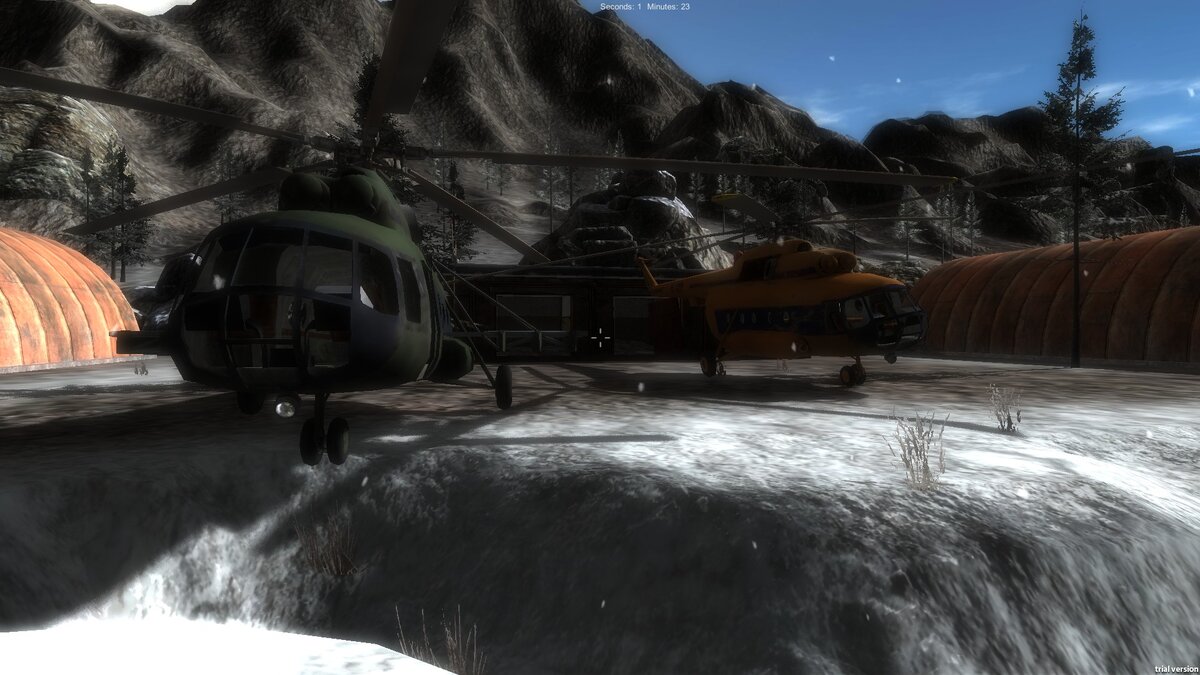 Слева - военный МИ-8, справа - гражданский МИ-8