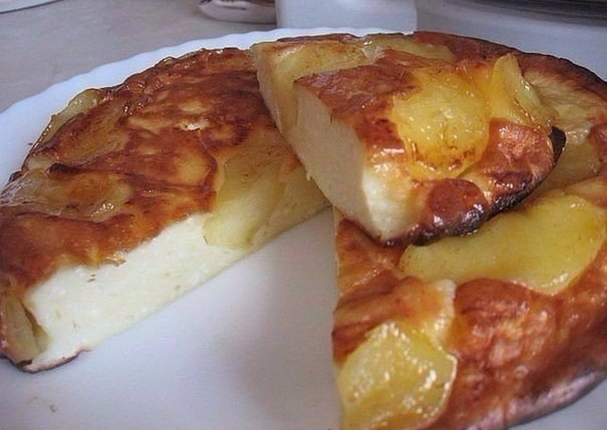 Творожная запеканка с яблоками в духовке. Творожная запеканка с яблоками в духовке. Творожно-кабашная запеканка. Яблочная запеканка. Запеканка с яблоками и творогом.