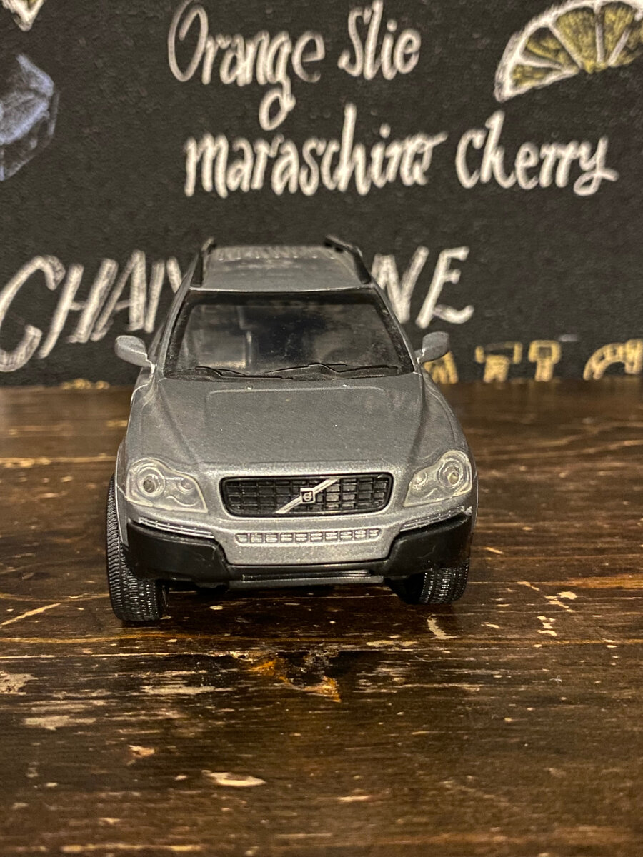Случайно выживший Volvo XC90 V8 AWD от New Ray в масштабе 1:32 | Масштабный  тест-драйв | Дзен