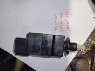 Вот эта кнопочка - снимается очень просто