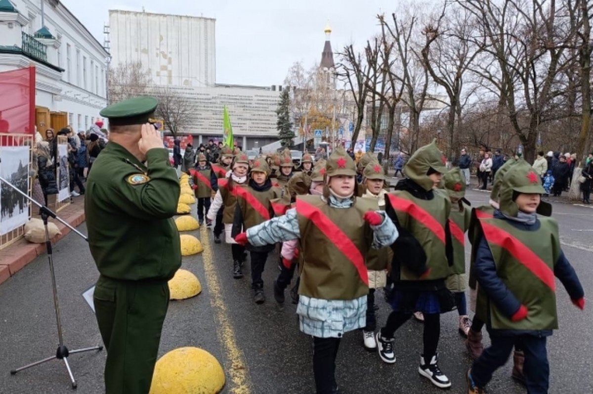    Ученики ульяновской гимназии №1 приняли участие в строевом смотре