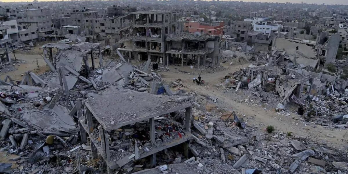 В заключительный документ конференции внесено требование зафиксировать разрушения в секторе Газа. 