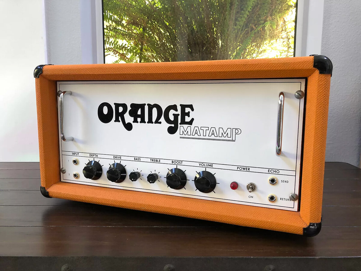 Примерно так выглядел типичный усилитель тех времён. На фото Orange OR120 by Matamp 1969 года. Как можно увидеть, разрыв петли эффектов тогда назывался Echo