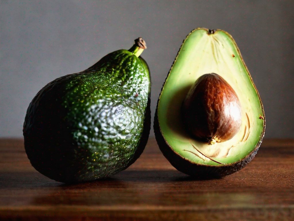 Спелое авокадо