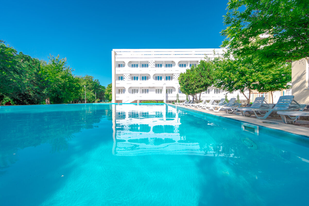 Евпатория отдых 2024. Евпатория отдых 2022. Евпатория отели на берегу. Сок империя евпатория. Отдых в евпатории 2024 все включено.