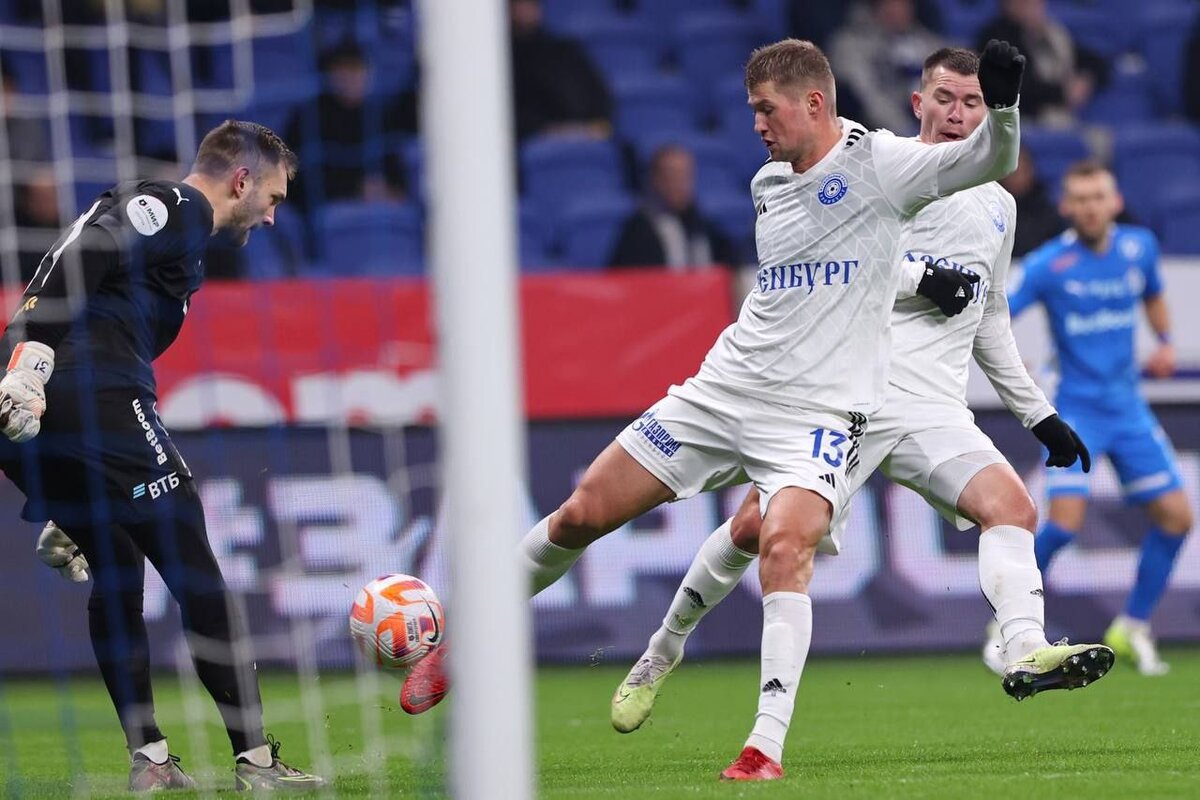  📷    Футбольный клуб «Оренбург» проиграл в Москве «Динамо» Андрей Севостьянов