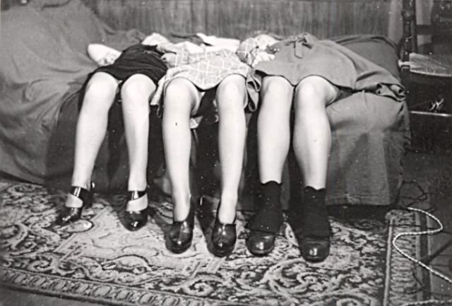 Девушка на фото должна излучать: нежность, страстность, загадку и тому подобные эпитеты. Далее возможны варианты. Девушка может транслировать образ покорной паиньки или, наоборот, горячей штучки.-5