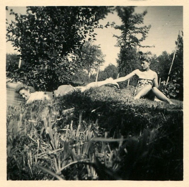 Девушка на фото должна излучать: нежность, страстность, загадку и тому подобные эпитеты. Далее возможны варианты. Девушка может транслировать образ покорной паиньки или, наоборот, горячей штучки.-8