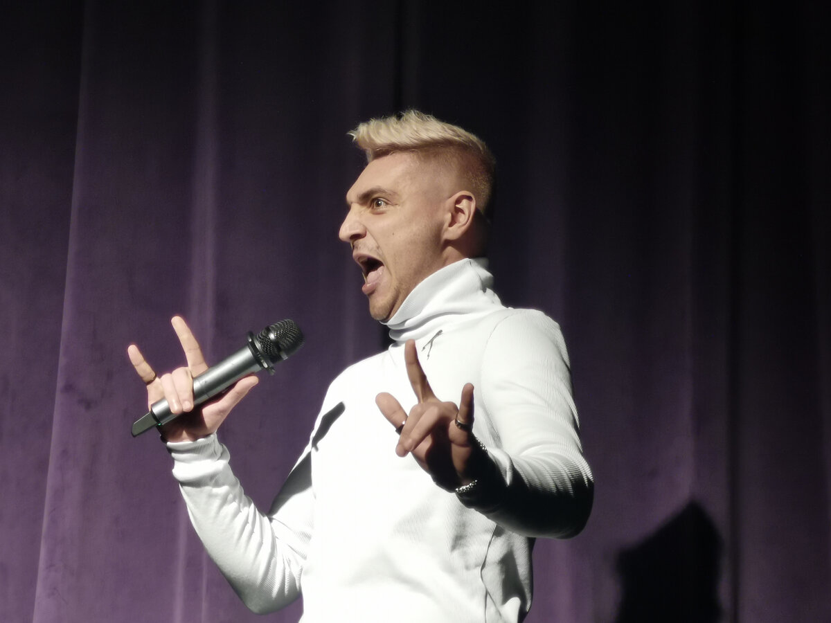 Фото автора канала. Сергей Тихонов - ведущий. 