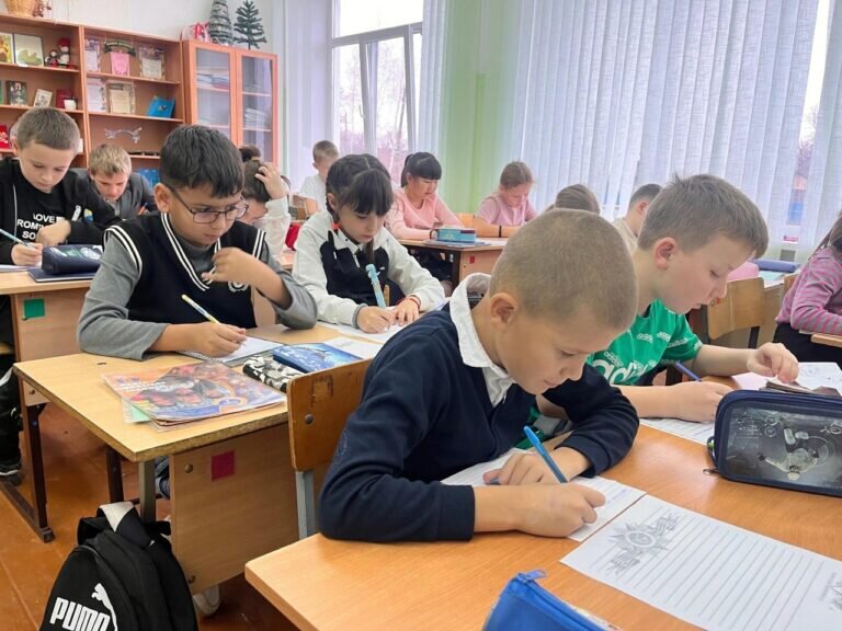    В Бугурусланском районе четвероклассники написали письма бойцам СВО Андрей Севостьянов