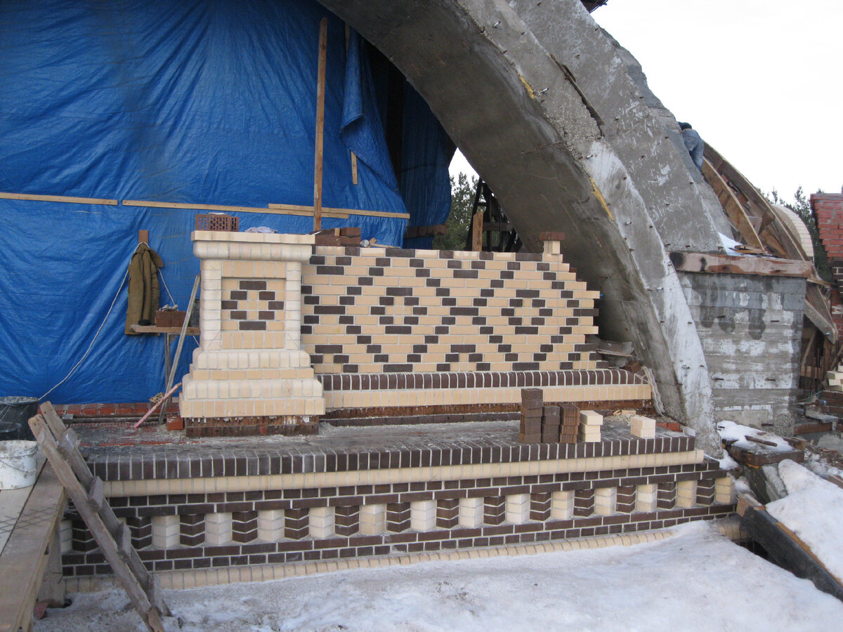 Венецианские мотивы в кладке; январь 2015 г.