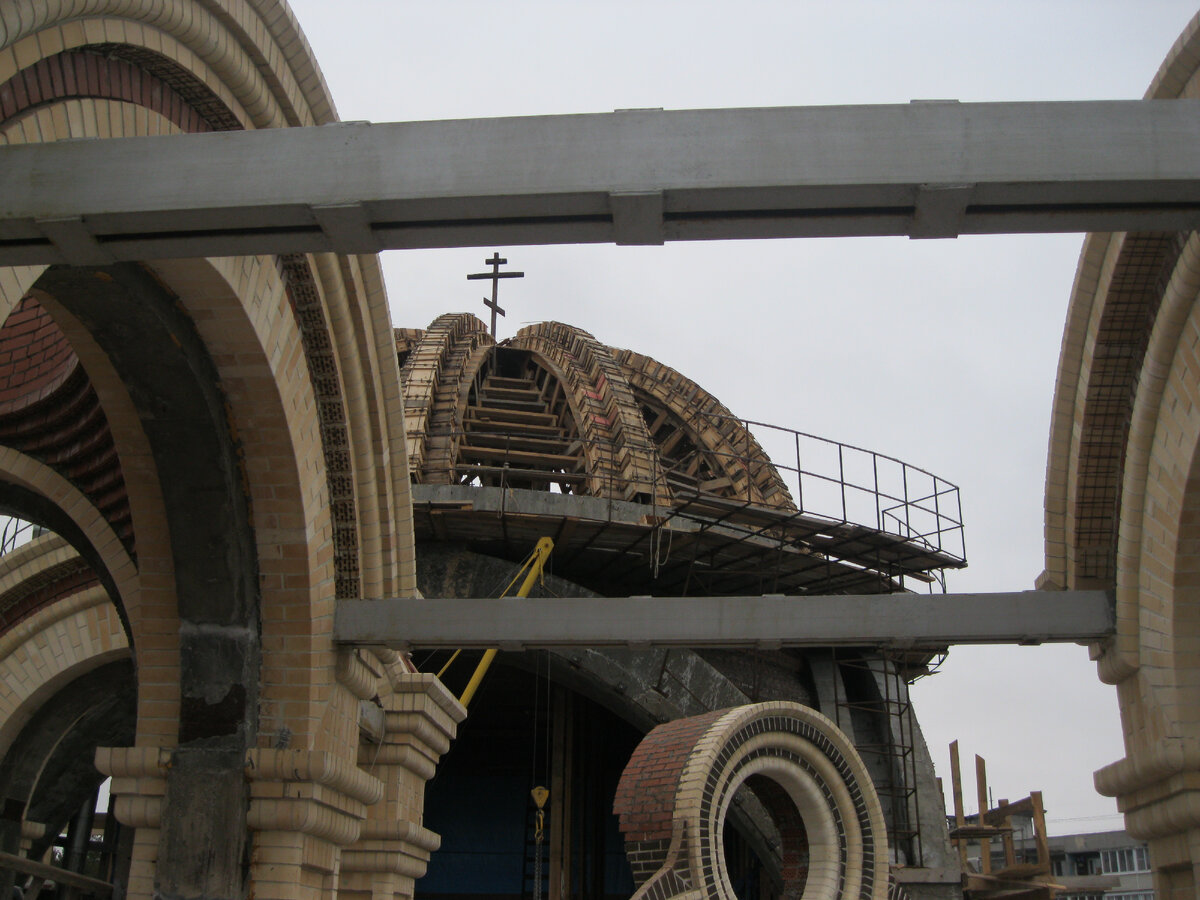 Балки в крыше звонницы; февраль 2015 г.