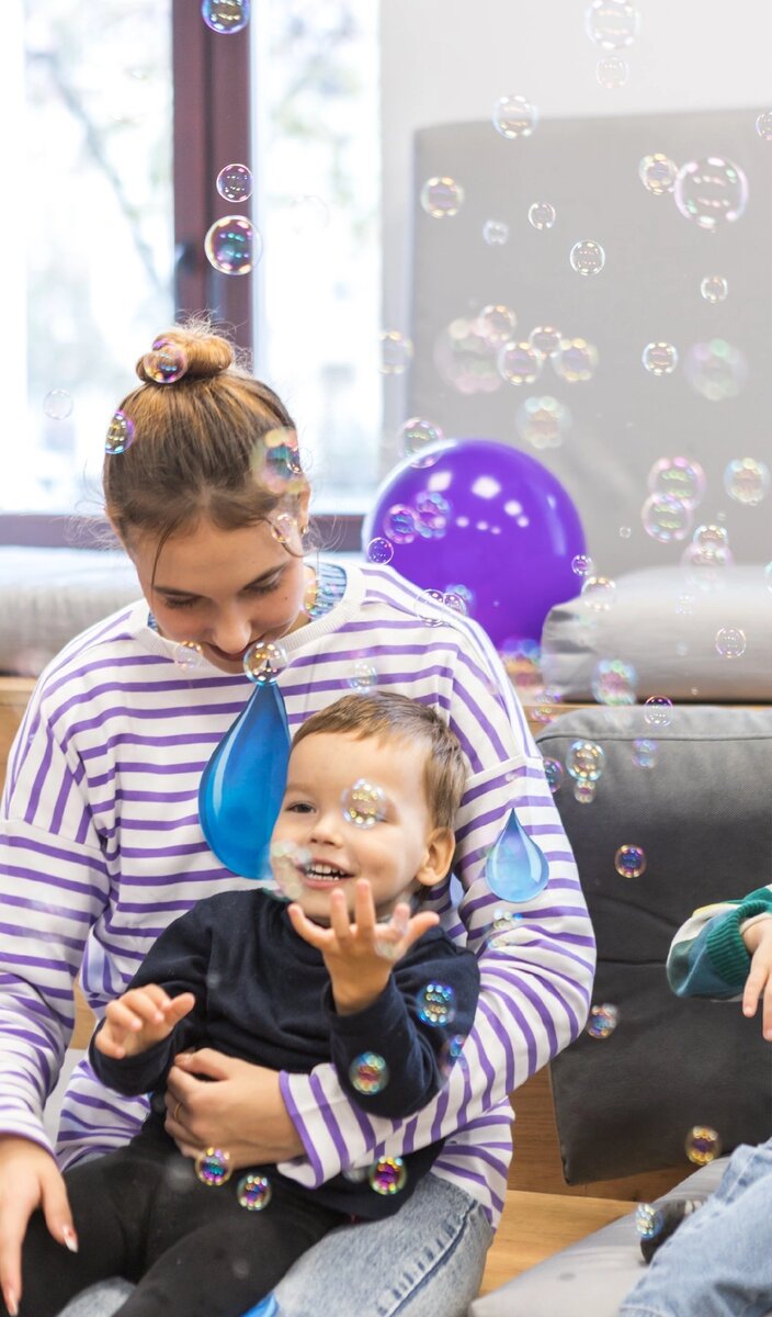 Девушки прошли тренинг по взаимодействию с детьми с особенностями здоровья и уже успели помочь на инклюзивном спектакле.