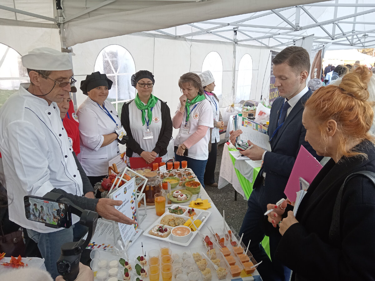 Cooks competition. Столовая Волгоград. Гимназия 12 Волгоград столовая. Повар Волгоград. Столовая на ВТЗ.