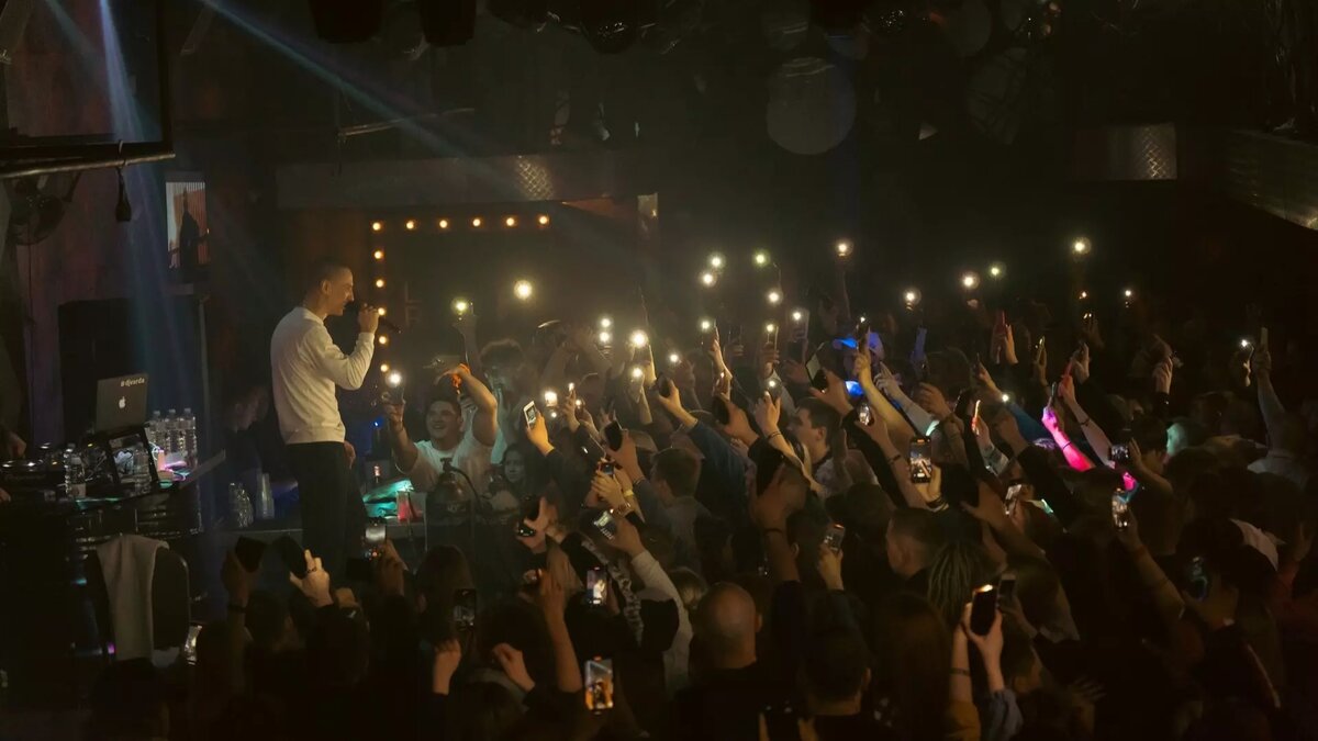     В Татарстане возле кафе, где проходил концерт рэп-исполнителя Честный, обнаружили предмет, похожий на гранату. Об этом пишет Telegram-канал «112».