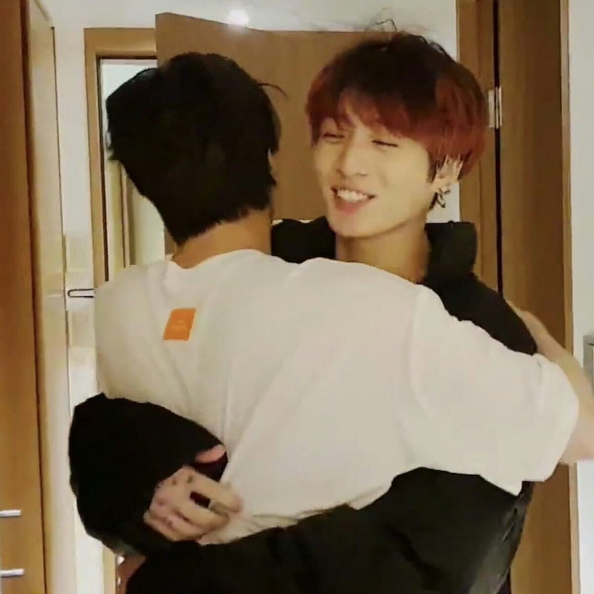 обнимашки от ДжинГуков