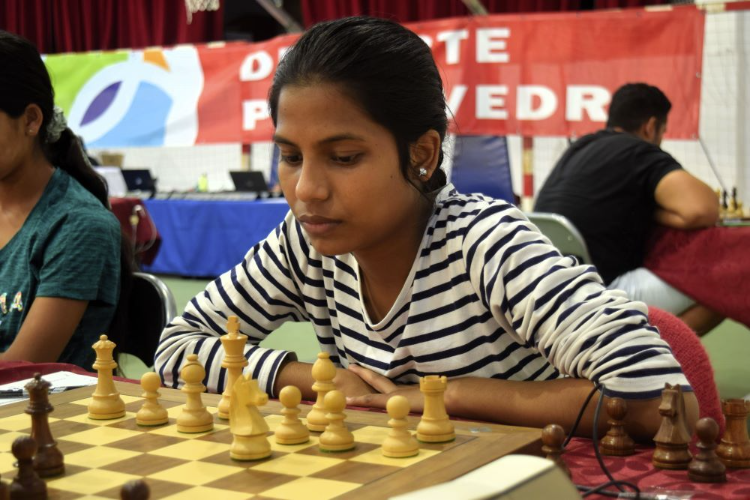 https://www.chessbase.in/news/Vignesh-N-R-wins-11th-Pontevedra-Masters-Open-2023-Sarayu-Velpula-scores-IM-WGM-and-WIM-norm-finishes-second