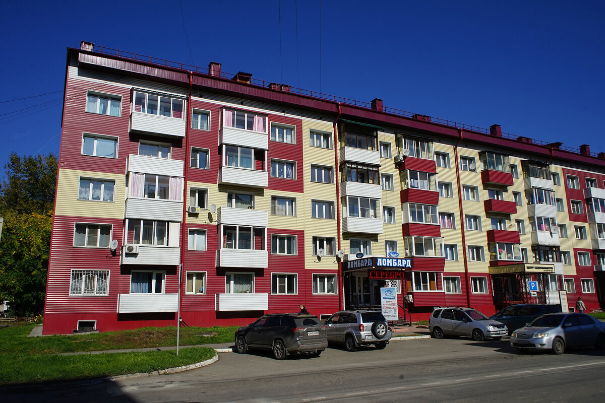 Одна из пятиэтажек города, фото автора