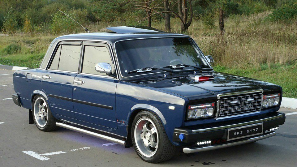 Также многие владельцы предпочитают делать тюнинг,чтобы выглядеть более привлекательным в толпе.