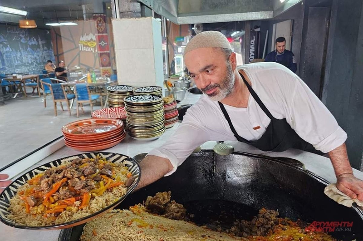 Я приезжаю в простонародное кафе в Душанбе к 6 часам утра. «А позже нельзя?» — «Нет, вы чего. Мы всегда в это время начинаем готовить».