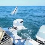 
По данным Центрального командования ВМС США, USV, управляемый оперативной группой 59, успешно атаковал катер-мишень с помощью «смертоносной миниатюрной авиационной ракетной системы» беспилотный корабль во время учений на прошлой неделе.