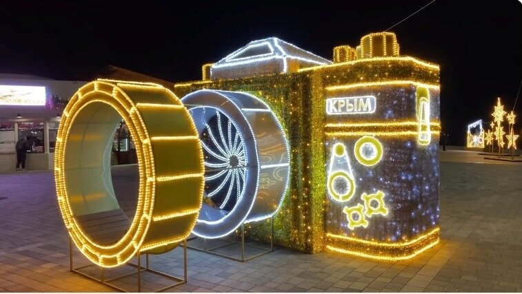 Новогодняя Алушта. Ночная набережная.