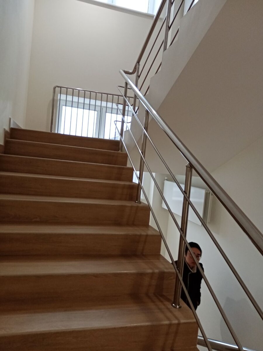лестница в поликлинике на Корнейчука, 28, фото моё