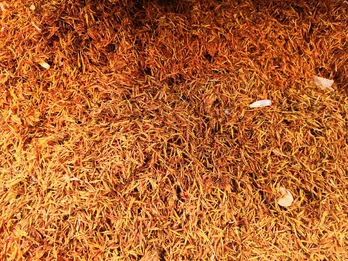 Тот самый сафлор. В большом мешке))