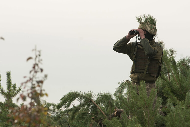    Украинцев бросают в бой без оружия, считает Олег Соскин