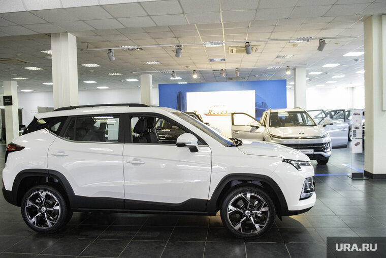    По нынешним ценам дилеры вряд ли быстро избавятся от остатков, пишет газета «Известия»