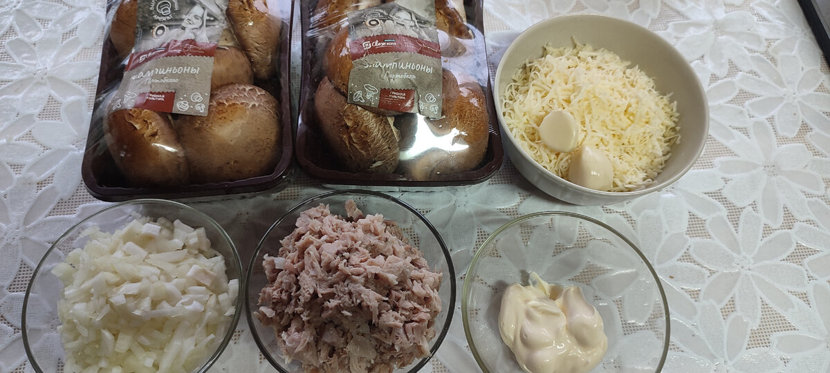 Набор продуктов на шампиньоны фаршированные курицей. 