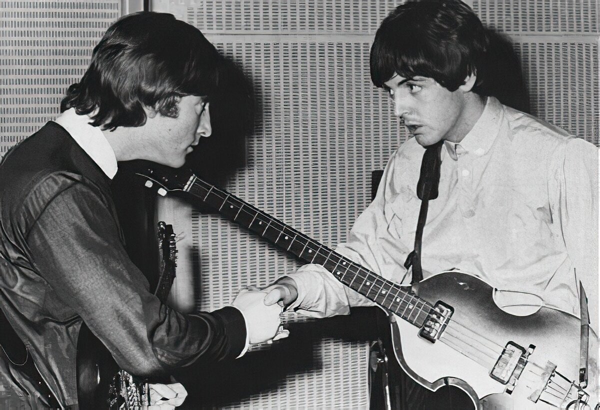 Mclennon. Леннон маккартни песни. Пол маккартни и джон леннон в молодости. Пол маккартни 1966. Пол маккартни 1965.