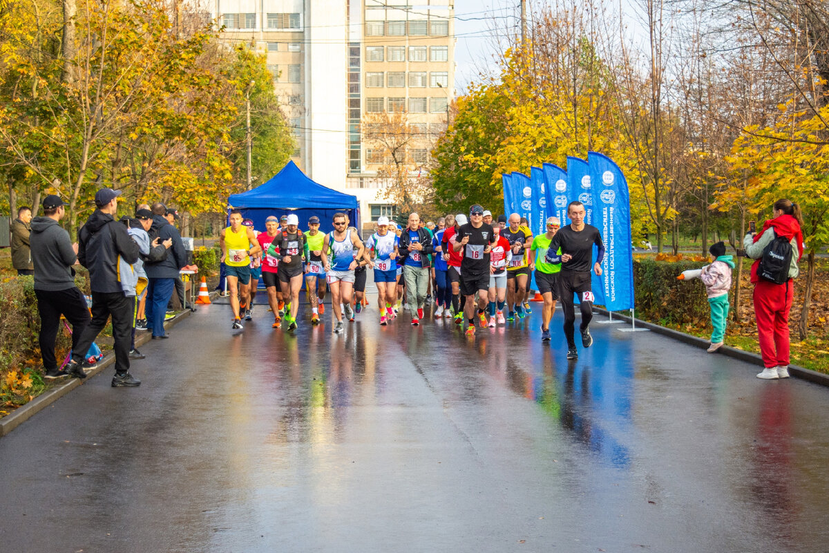 Старт на 50км и 100км. Фото Татьяны Лушпенко. 