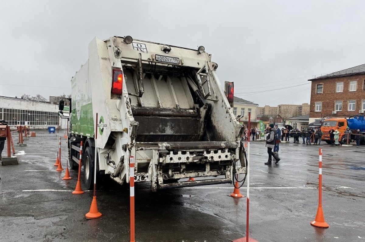    В Екатеринбурге устроили гонки мусоровозов