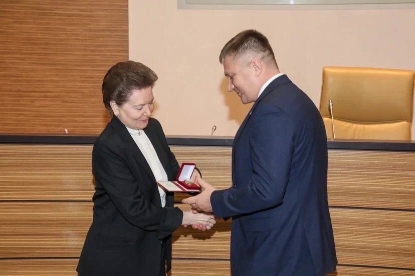    Губернатор Югры вручила нефтяникам награды Президента Российской Федерации